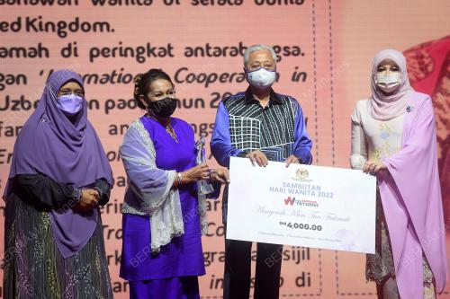DATUK SERI ISMAIL SABRI YAAKOB