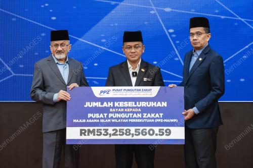 DATUK DR MOHD NAÃ•IM MOKHTAR