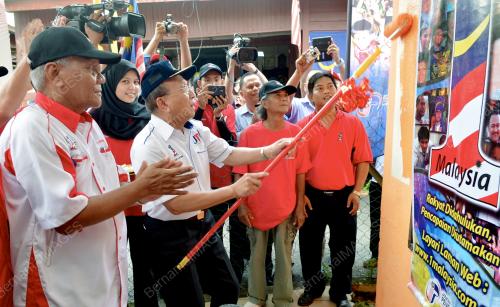 KL46_08112012_RAIS