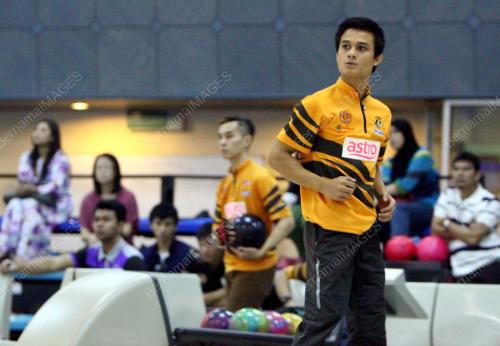 KL46_09052014_BOWLING