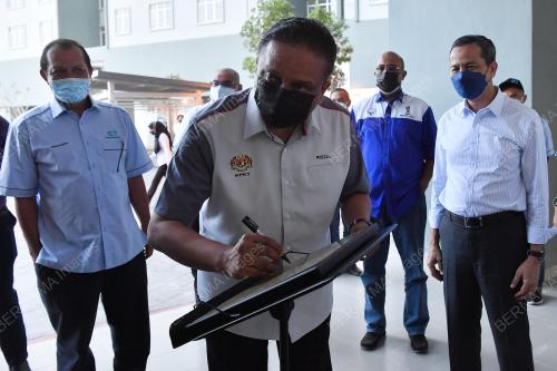 DATUK SERI REEZAL MERICAN NAINA MERICAN
