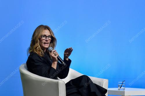JULIA ROBERTS