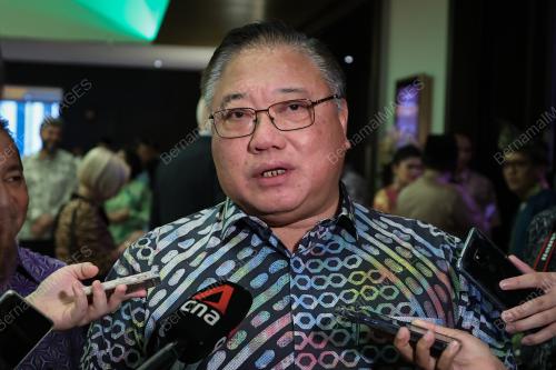 DATUK SERI TIONG KING SING