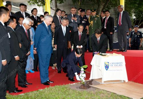 KL46_14042017_LAWATAN_UM