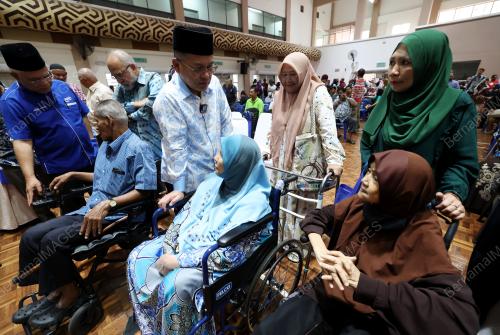 SENATOR DATUK DR MOHD NA'IM MOKHTAR