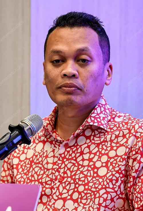 NIK NAZMI NIK AHMAD