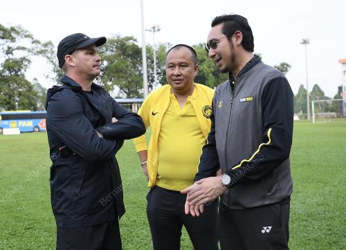 LATIHAN SKUAD BOLA SEPAK BAWAH 18 NEGARA