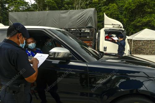 TINJAUAN ALIRAN TRAFIK DI PLAZA TOL GOMBAK