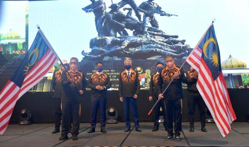 DATUK SERI ISMAIL SABRI YAAKOB