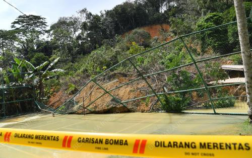 TANAH RUNTUH KAMPUNG SUNGAI PENCHALA