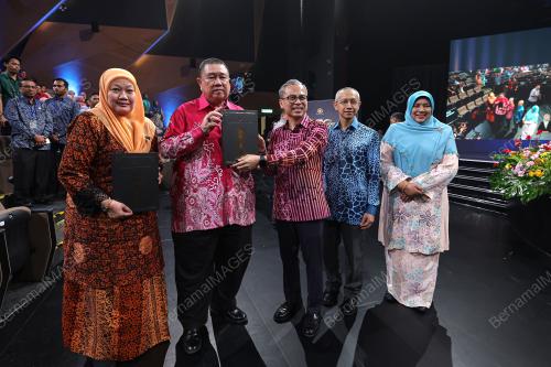 DATUK FAHMI FADZIL