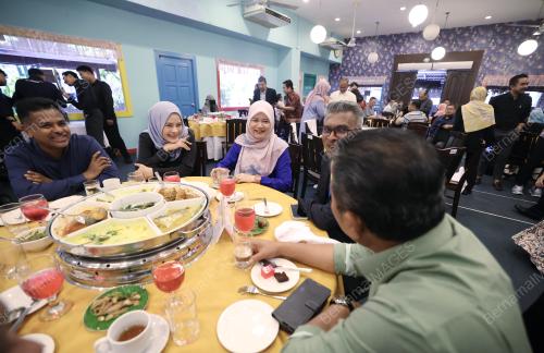 FADHLINA SIDEK