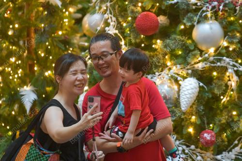 TINJAUAN PERSIAPAN HARI KRISMAS