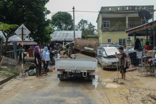 BANJIR KILAT KAMPUNG LEMBAH JAYA UTARA