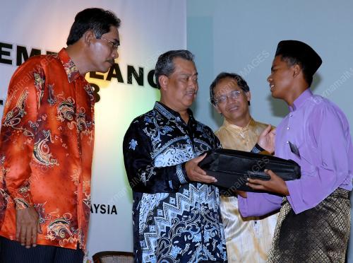 MUHYIDDIN YASSIN