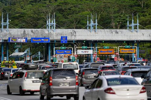 TINJAUAN ALIRAN TRAFIK TOL GOMBAK