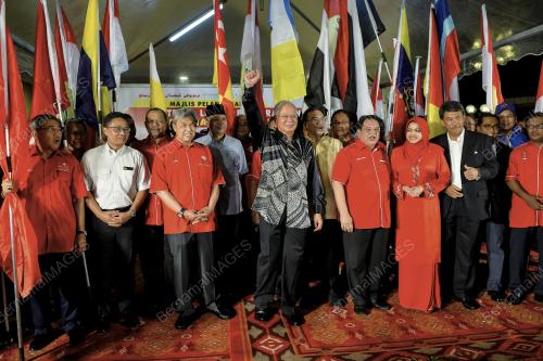 KL46_26042017_PENYERAHAN_BENDERA