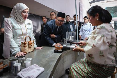 TUNKU HAJAH AZIZAH AMINAH MAIMUNAH