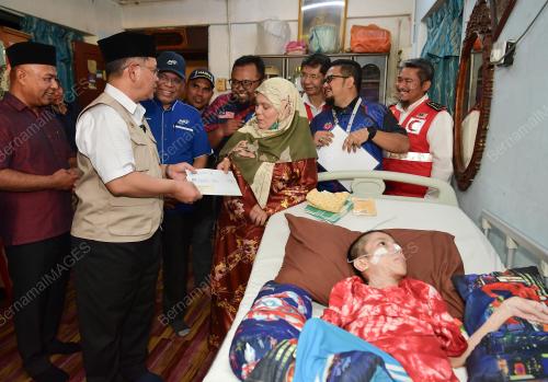 DATUK DR MOHD NAIM MOKHTAR