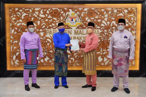 DATUK SERI ISMAIL SABRI YAAKOB