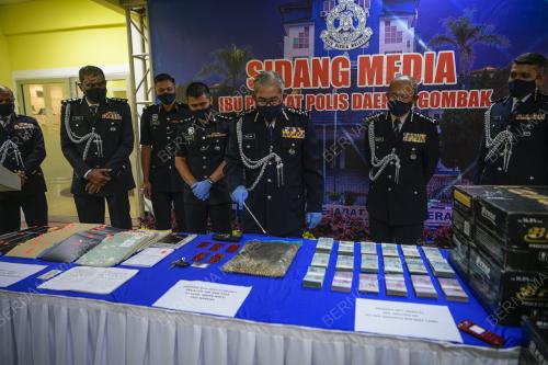 DATUK SERI MAZLAN LAZIM