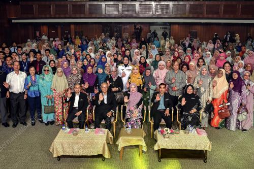 FADLINA SIDEK