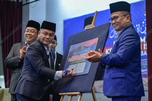 DATUK DR MOHD NA'IM MOKHTAR