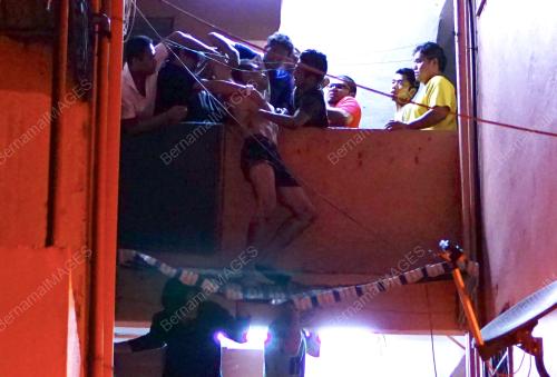 KL46_3010115_TERJUN_BANGUNAN_30012015