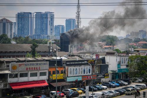 PAPAN IKLAN GERGASI TERBAKAR