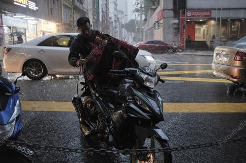 TINJAUAN HARI PEKERJA