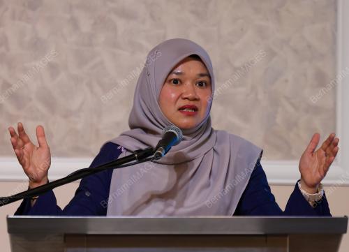 FADHLINA SIDEK