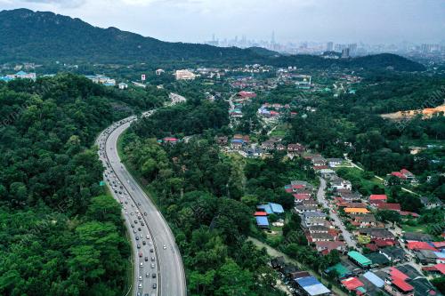 ALIRAN TRAFIK MENGHALA PUSAT BANDAR