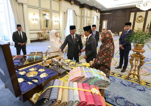 AL-SULTAN ABDULLAH RI'AYATUDDIN AL-MUSTAFA BILLAH SHAH