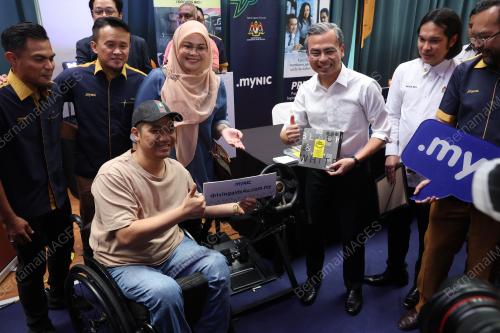 FAHMI FADZIL