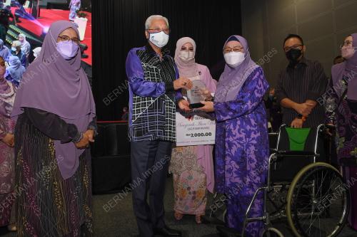 DATUK SERI ISMAIL SABRI YAAKOB