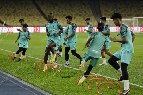LATIHAN RASMI MENJELANG FINAL PIALA FA