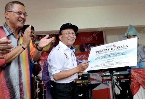 KL47_08112012_RAIS