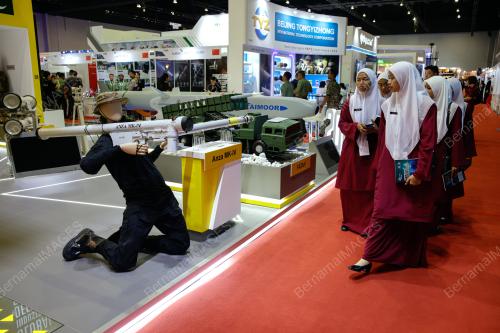 PAMERAN PERKHIDMATAN PERTAHANAN ASIA (DSA)