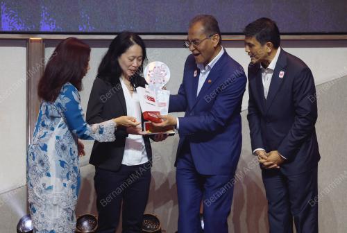 DATUK SERI DR DZULKEFLY AHMAD