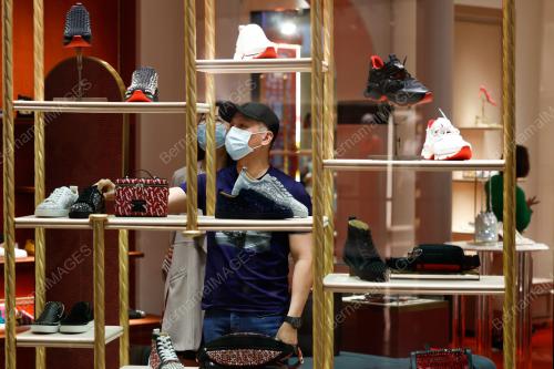 MEMBELI BELAH SAAT AKHIR TAHUN BARU CINA 2021