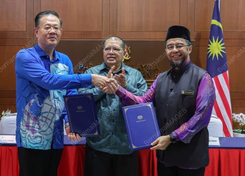 TAN SRI JOHARI ABDUL