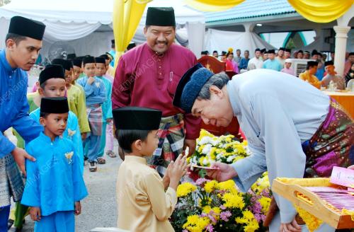 SULTAN SHARAFUDDIN IDRIS SHAH