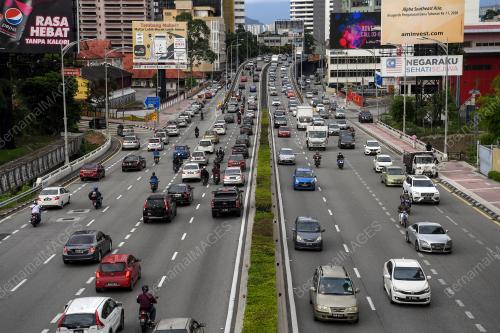JALAN JALAN UTAMA SEKITAR KL SESAK SUSULAN PELAKSANAAN SEMULA PKP ESOK