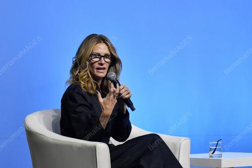 JULIA ROBERTS