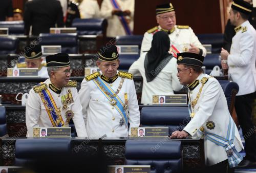 ISTIADAT PEMBUKAAN PENGGAL KEDUA PARLIMEN KE-15