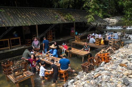 CUTI HUJUNG MINGGU