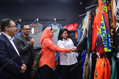 PERASMIAN OUTLET FTW RACING