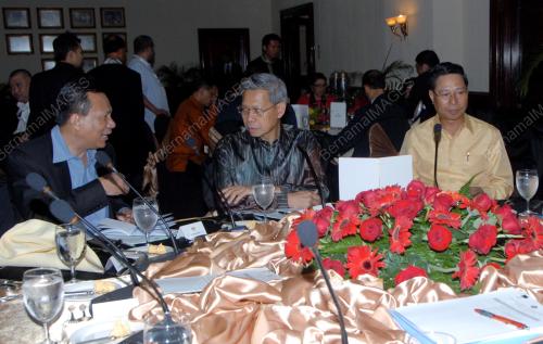 DATUK SERI MUSTAPA MOHAMED