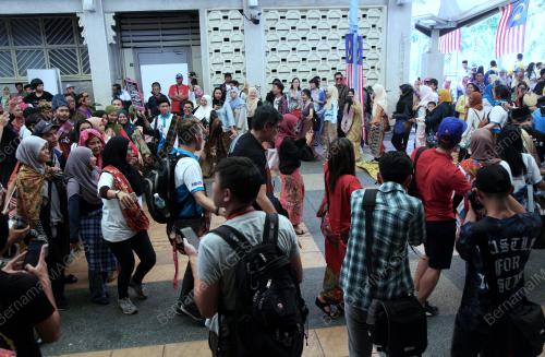 KL47_16092017_PROGRAM_SARONG