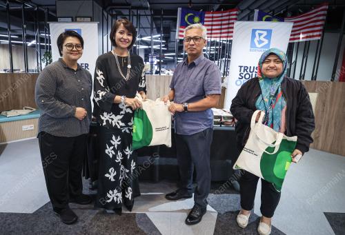 NOREEN SABRINA MOHD NOOR